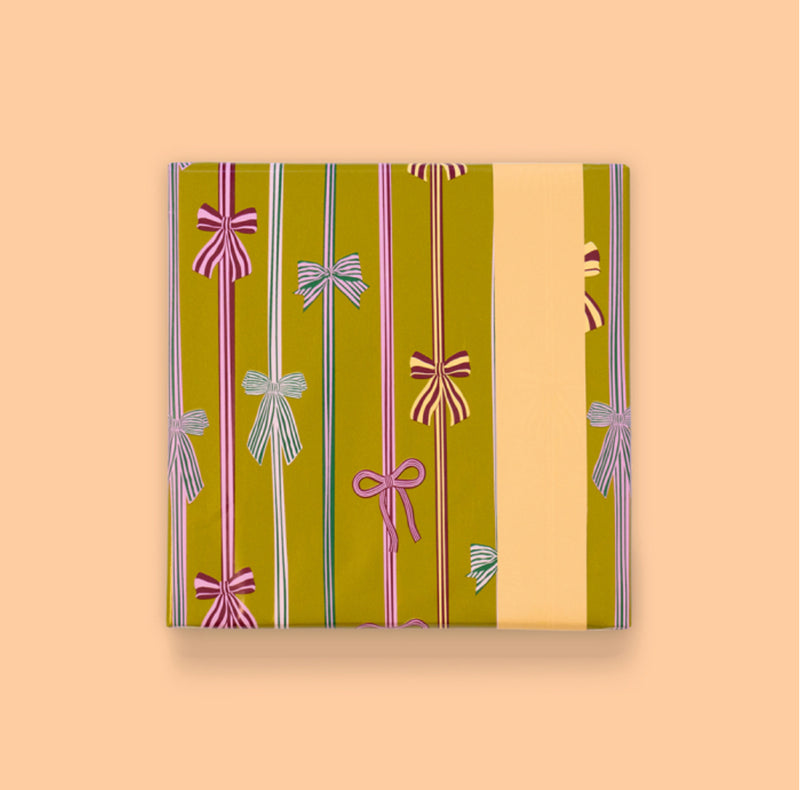 Bow parade - Olive/peach cadeaupapier 70 x 300 cm