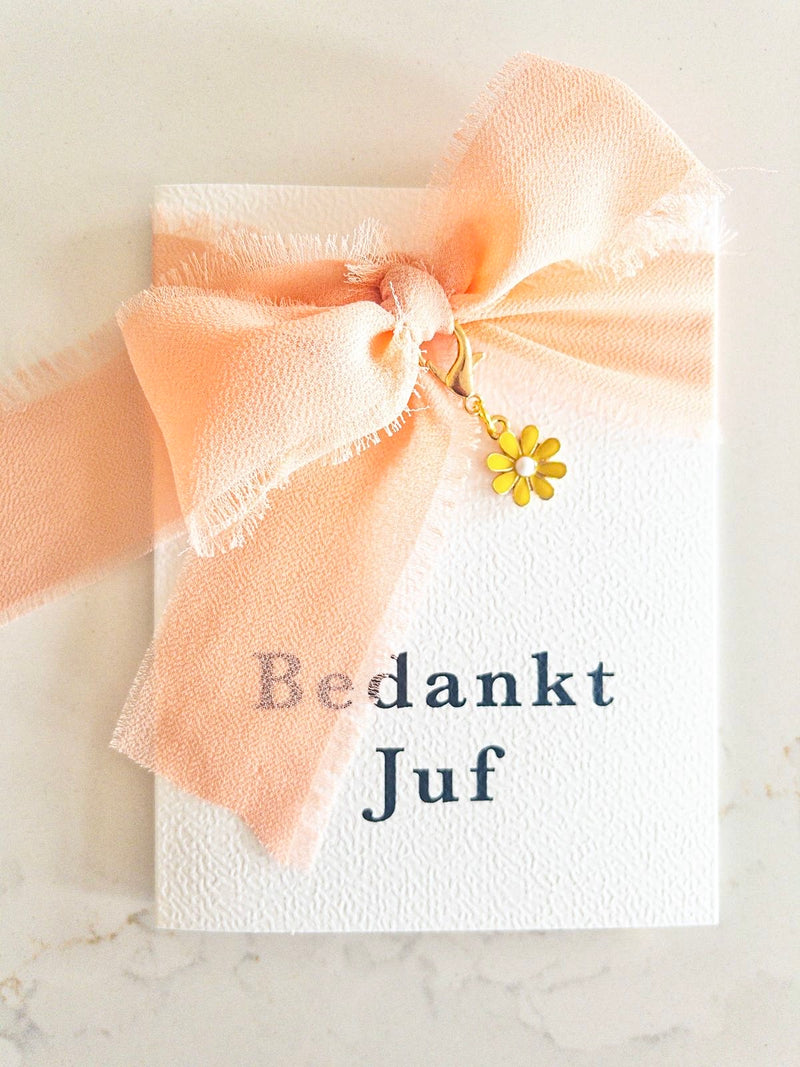 Bedankt juf kaart met sleutelhanger bloem